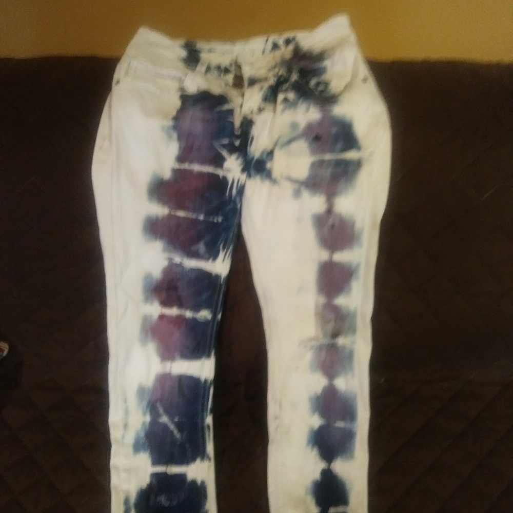 Bleach-dyed ankle length jeggings..NWOT